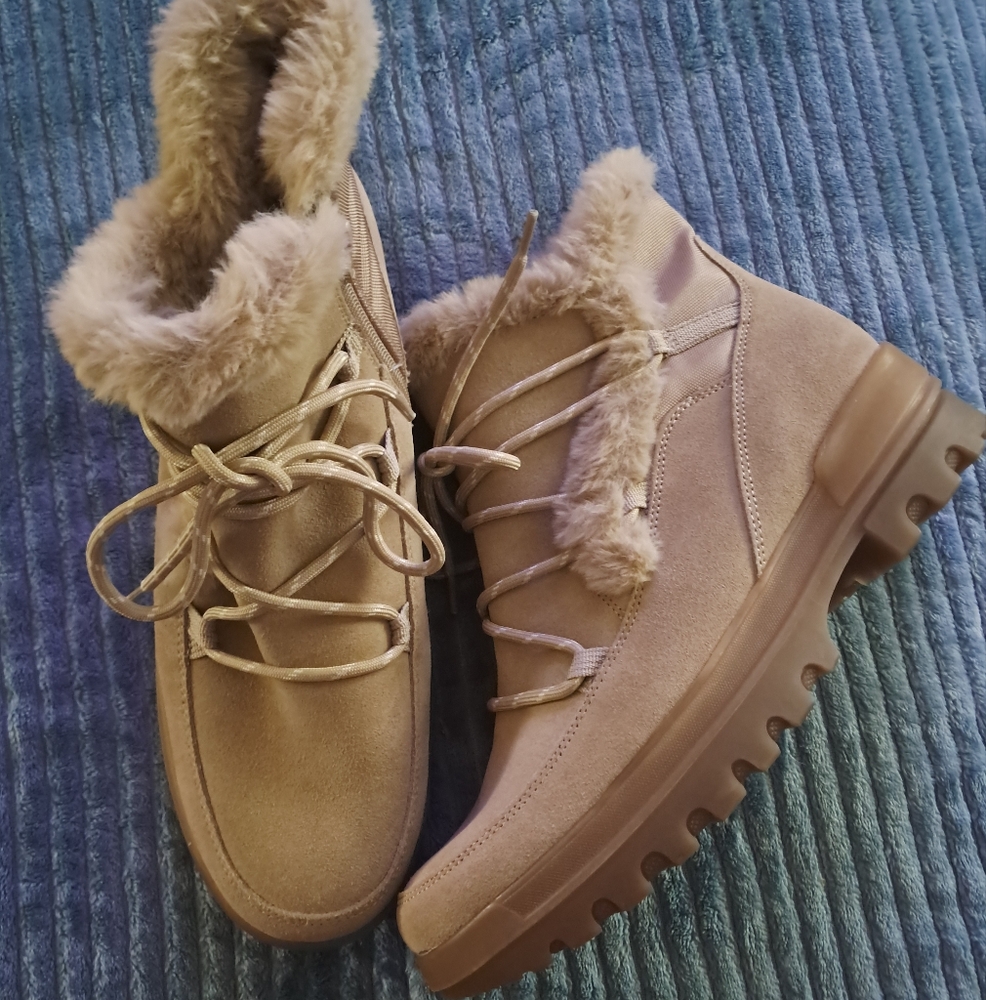 BareTraps Nadya Neutral Cold Winter Snow Boots Size 10M Comfort Warmth Suede